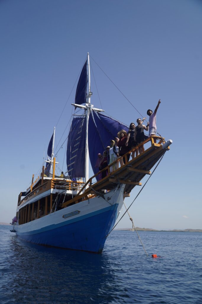 Sailing Kapal Phinisi