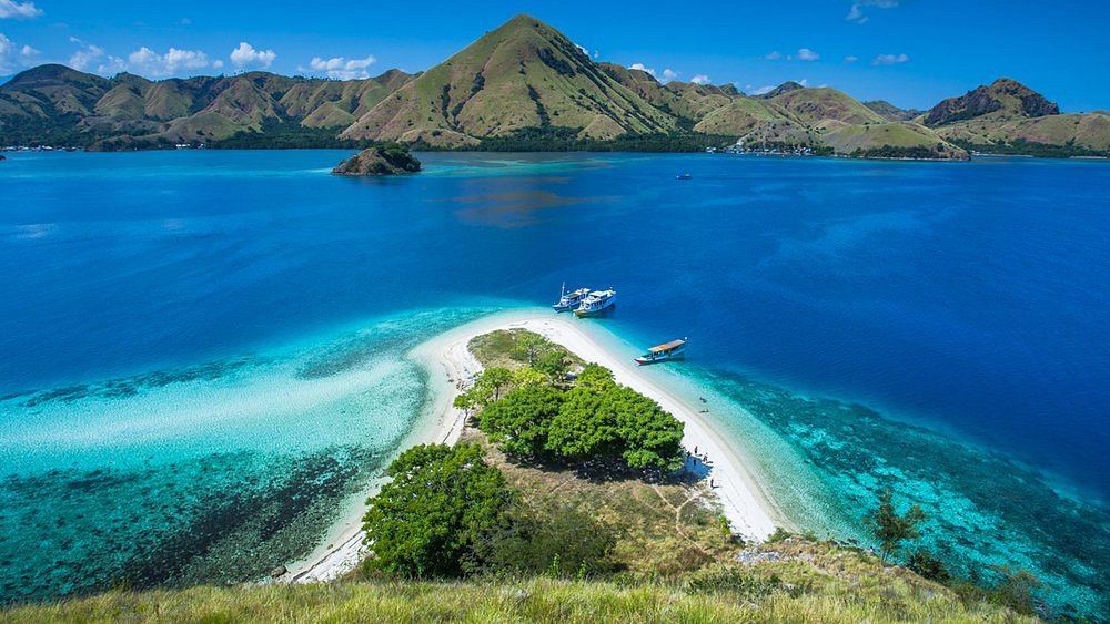 keindahan kawasan pulau kelor Bajo