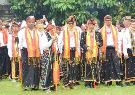 Pakaian Adat Suku Manggarai